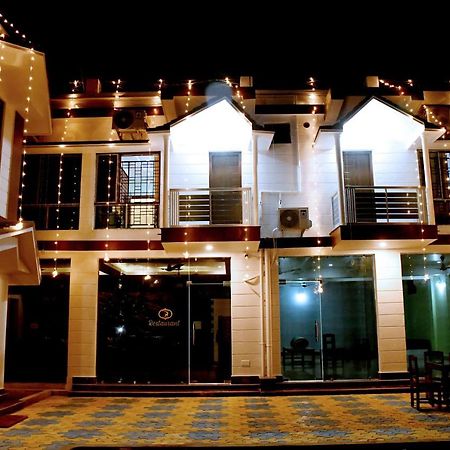 Hotel Aayes And Resort Shānti Niketan 외부 사진