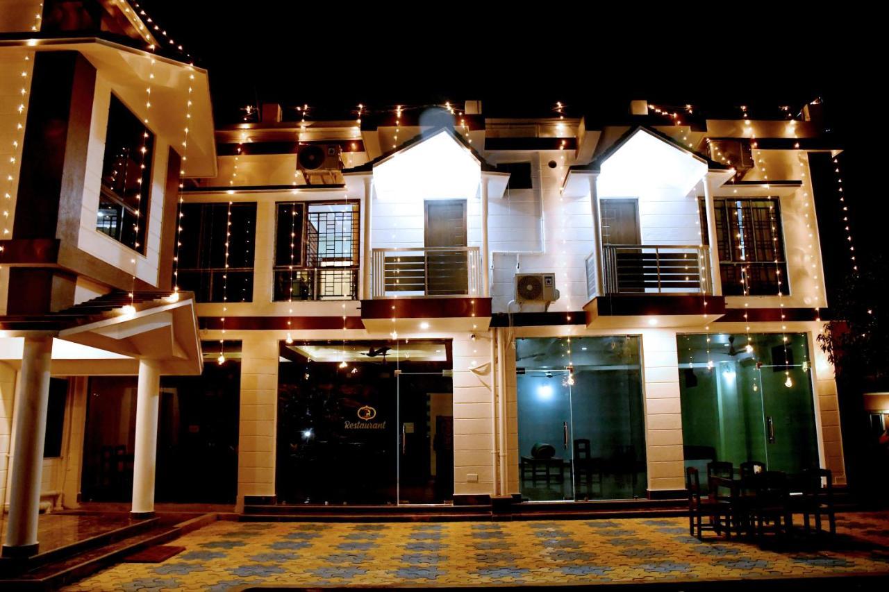 Hotel Aayes And Resort Shānti Niketan 외부 사진